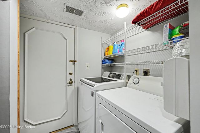 4875 Sherburn Ln 3D, Louisville, KY 40207