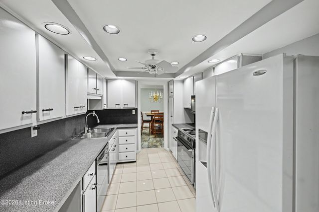 4875 Sherburn Ln 3D, Louisville, KY 40207