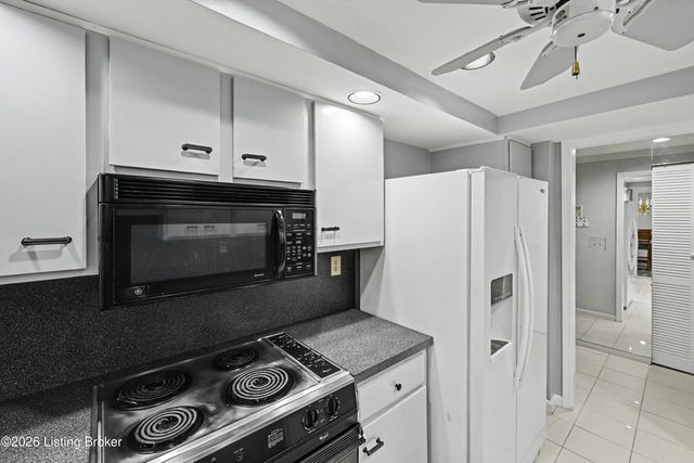 4875 Sherburn Ln 3D, Louisville, KY 40207