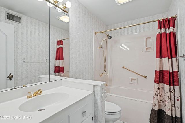 4875 Sherburn Ln 3D, Louisville, KY 40207