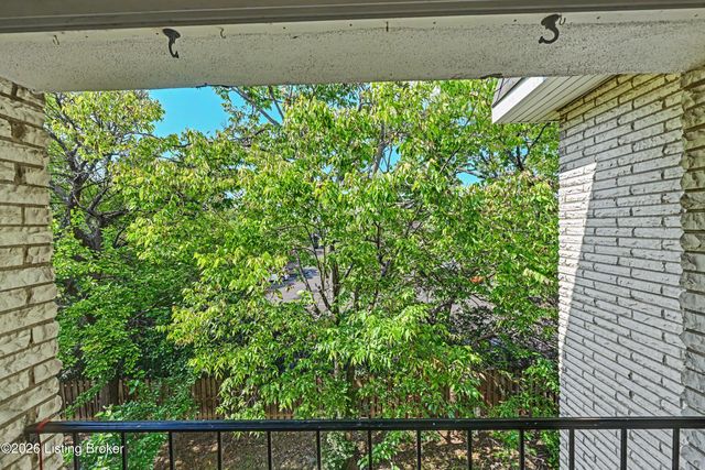 4875 Sherburn Ln 3D, Louisville, KY 40207
