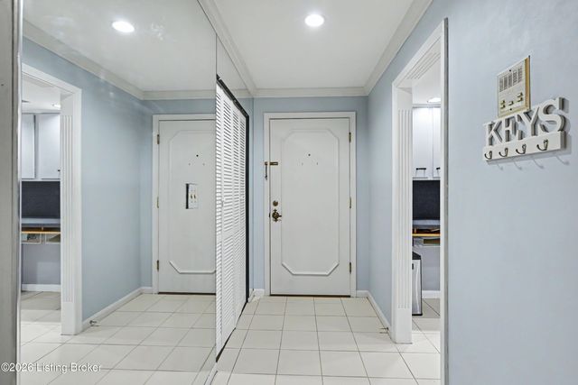 4875 Sherburn Ln 3D, Louisville, KY 40207