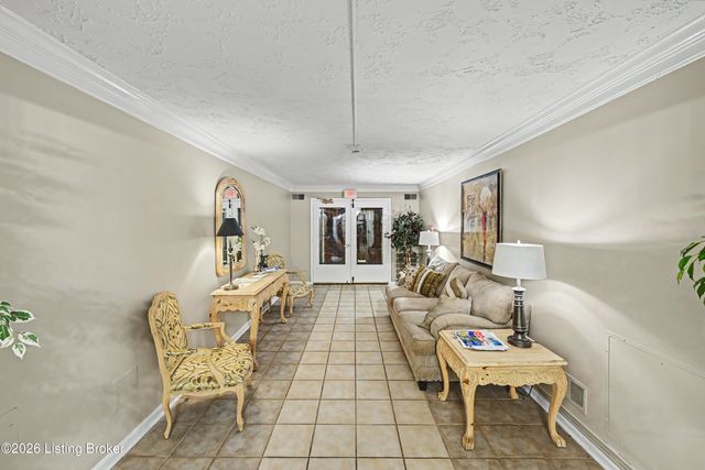4875 Sherburn Ln 3D, Louisville, KY 40207