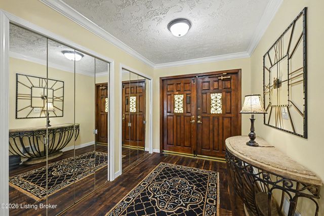 4875 Sherburn Ln 3D, Louisville, KY 40207