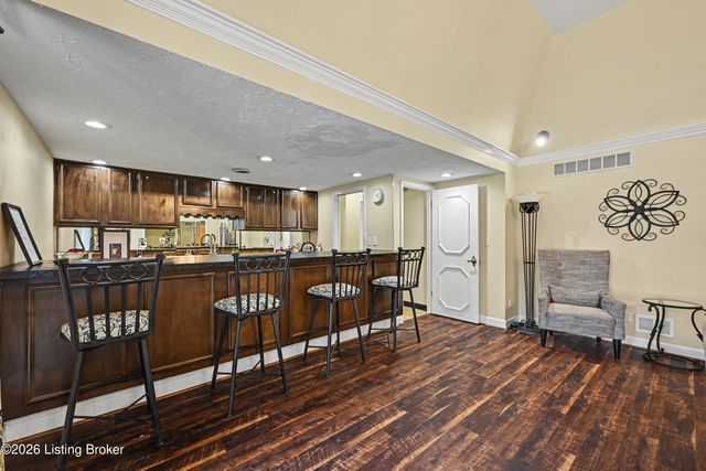 4875 Sherburn Ln 3D, Louisville, KY 40207