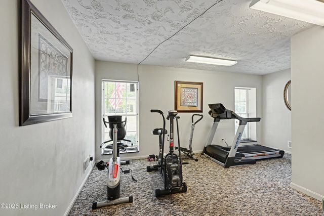 4875 Sherburn Ln 3D, Louisville, KY 40207