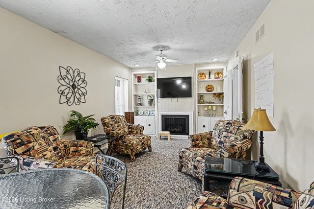 4875 Sherburn Ln 3D, Louisville, KY 40207