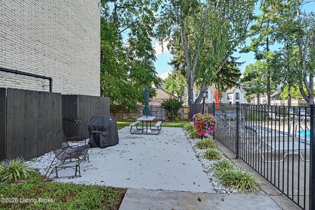 4875 Sherburn Ln 3D, Louisville, KY 40207