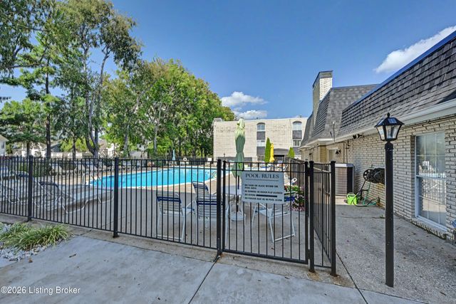 4875 Sherburn Ln 3D, Louisville, KY 40207