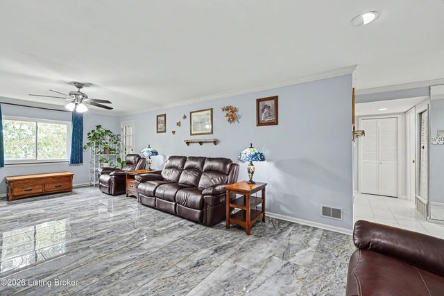 4875 Sherburn Ln 3D, Louisville, KY 40207