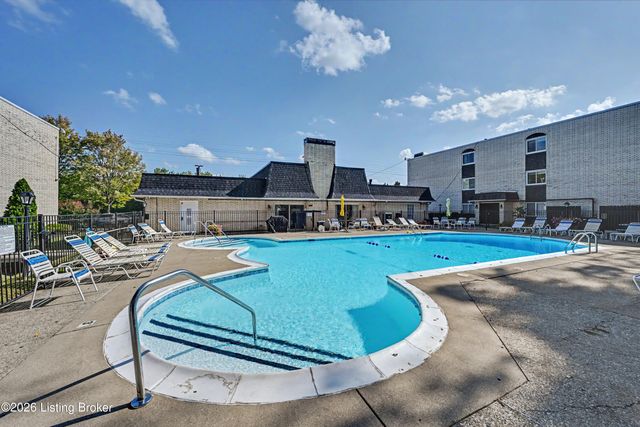 4875 Sherburn Ln 3D, Louisville, KY 40207