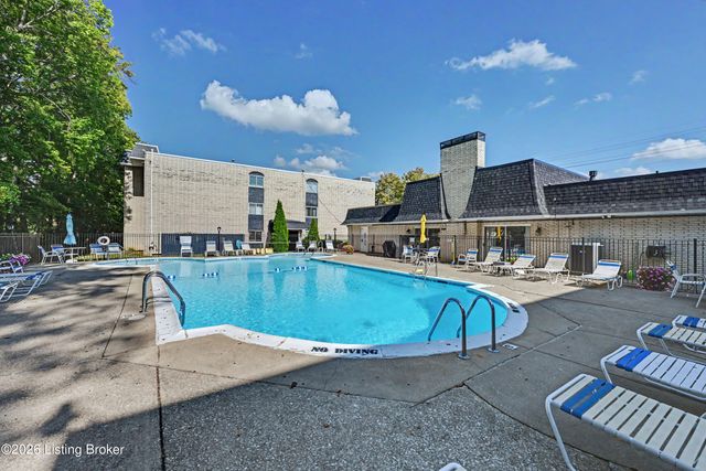 4875 Sherburn Ln 3D, Louisville, KY 40207