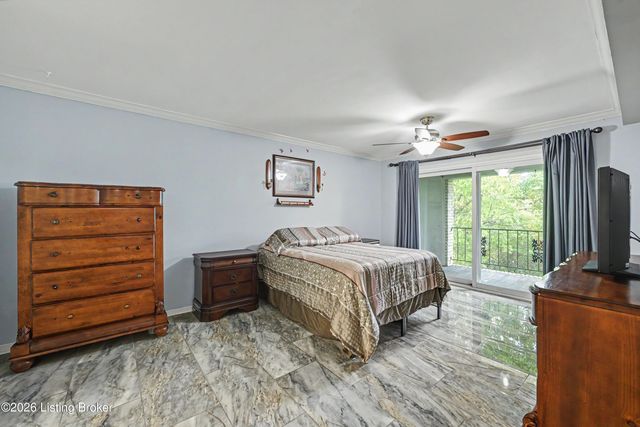 4875 Sherburn Ln 3D, Louisville, KY 40207