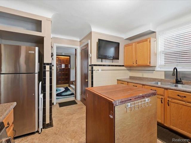 11323 Lansdowne Street, Detroit, MI 48224