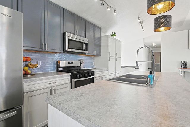 729 S Longbranch Dr, Maize, KS 67101