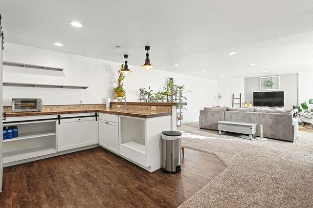 729 S Longbranch Dr, Maize, KS 67101