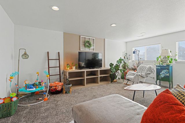 729 S Longbranch Dr, Maize, KS 67101