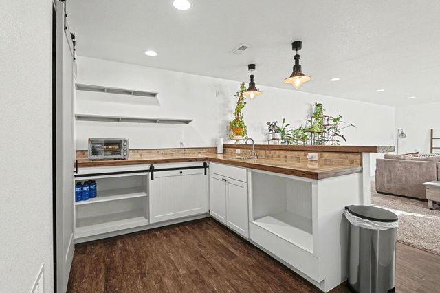 729 S Longbranch Dr, Maize, KS 67101