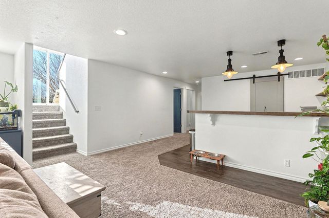 729 S Longbranch Dr, Maize, KS 67101