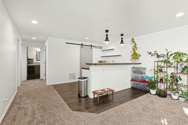 729 S Longbranch Dr, Maize, KS 67101