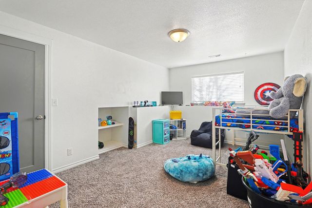 729 S Longbranch Dr, Maize, KS 67101