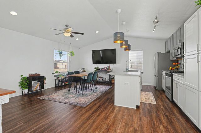 729 S Longbranch Dr, Maize, KS 67101