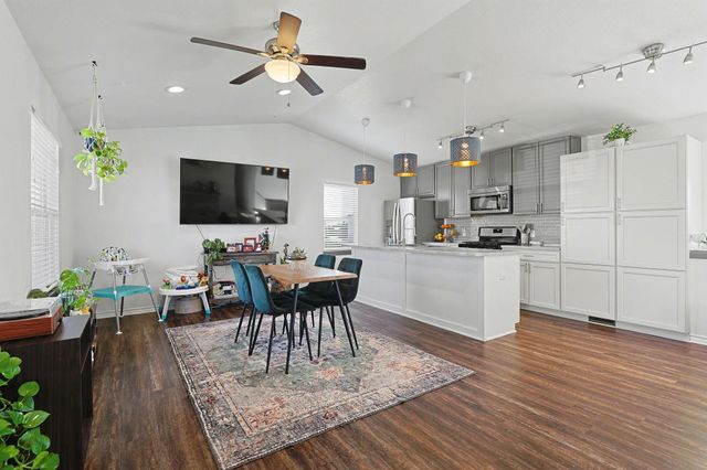 729 S Longbranch Dr, Maize, KS 67101