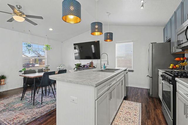 729 S Longbranch Dr, Maize, KS 67101