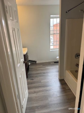 1 Russell Street APT 18, Middletown, CT 06457