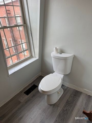 1 Russell Street APT 18, Middletown, CT 06457