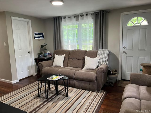 57 Penn Street, Lake Grove, NY 11755