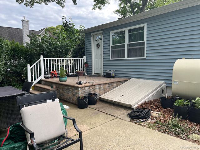 57 Penn Street, Lake Grove, NY 11755