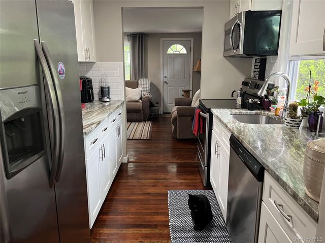 57 Penn Street, Lake Grove, NY 11755