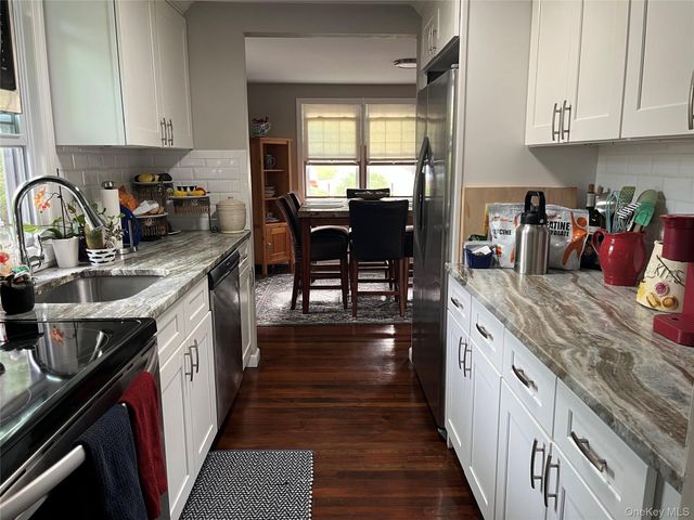 57 Penn Street, Lake Grove, NY 11755