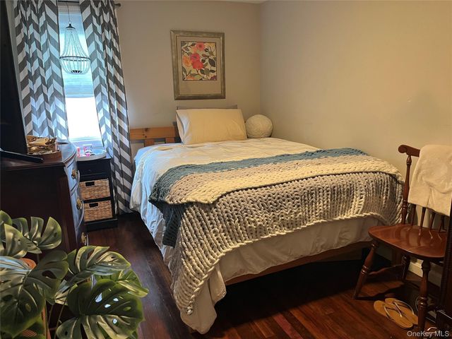 57 Penn Street, Lake Grove, NY 11755