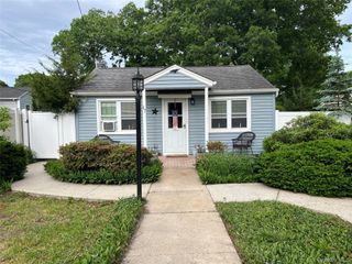 57 Penn Street, Lake Grove, NY 11755