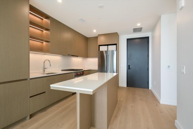 610 Davis ST 2404, Austin, TX 78701