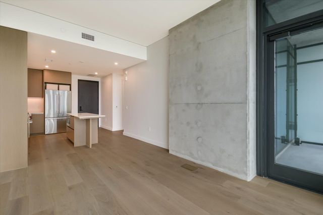 610 Davis ST 2404, Austin, TX 78701