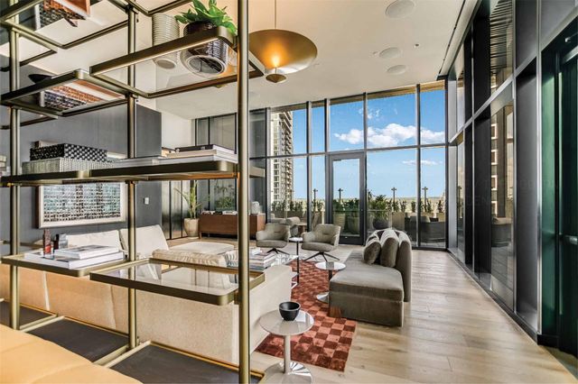 610 Davis ST 2404, Austin, TX 78701