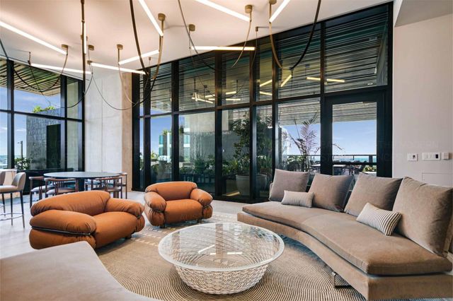 610 Davis ST 2404, Austin, TX 78701