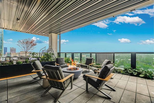 610 Davis ST 2404, Austin, TX 78701