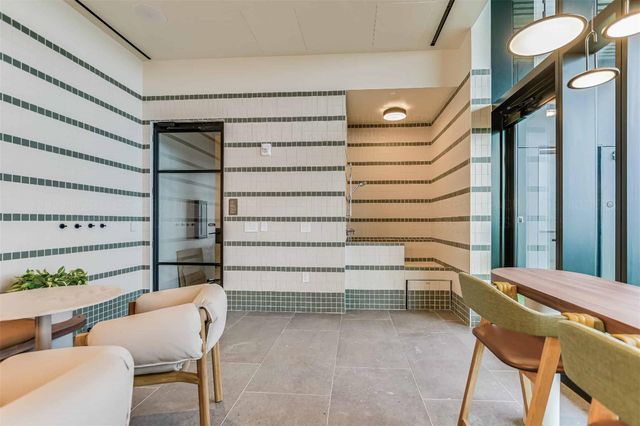610 Davis ST 2404, Austin, TX 78701