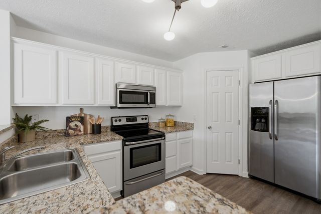 3053 Harpeth Springs Dr, Nashville, TN 37221