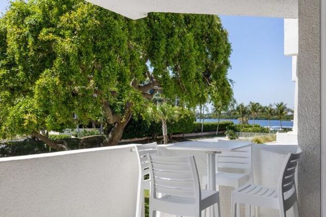 2773 S Ocean Boulevard 214, Palm Beach, FL 33480