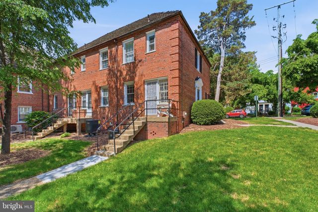 2118 SUITLAND TER SE, Washington, DC 20020