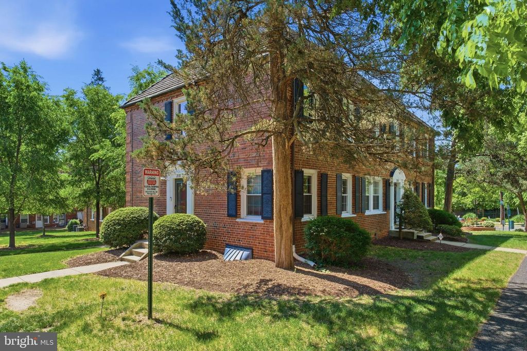 2118 SUITLAND TER SE, Washington, DC 20020