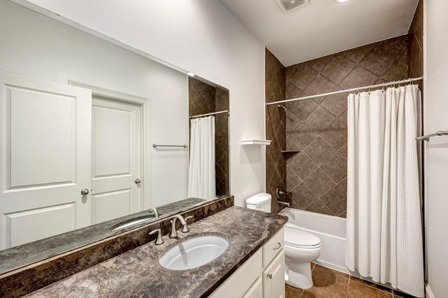 931 W 23rd Street B, Houston, TX 77008