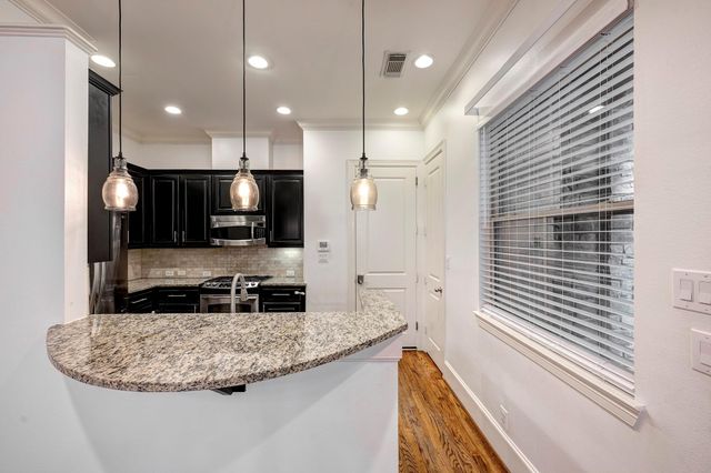 931 W 23rd Street B, Houston, TX 77008