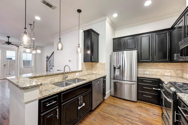 931 W 23rd Street B, Houston, TX 77008
