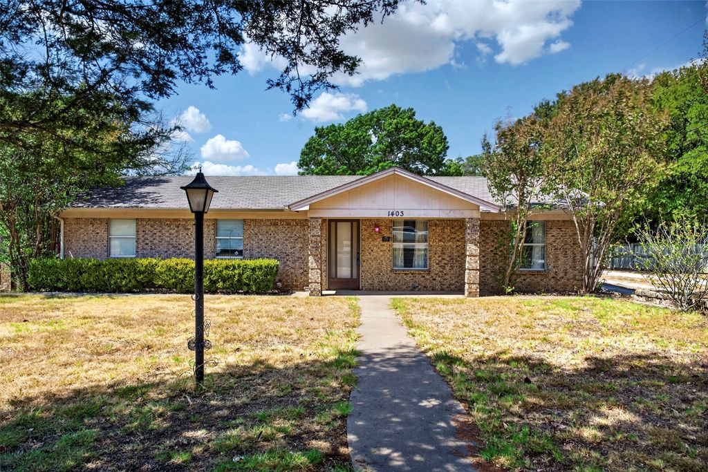 1403 N Melba Doyle Park Road, Decatur, TX 76234 — exterior